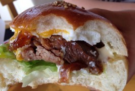 ウチの子に人気！よこまちストアの照り焼きチキンバーガー188円位！！