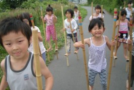 大地から大脳を育てる！　日計保育園！　こども本来の能力を引き出す、保育があった！